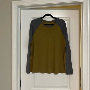 Eddie Bauer knit long sleeve shirt